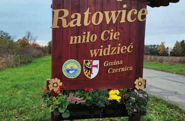 Witacz na wjeździe do Ratowic