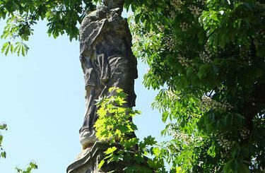 Milin (gm. Mietk&oacute;w), pomnik przypisuje się Jerzemy Leonardowi Weberowi