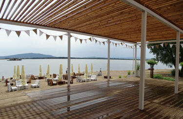 6. Bar Ślęża View z widokiem na zalew i Ślężę