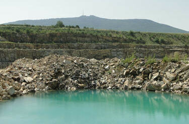 kopalnia z widokiem na Ślężę