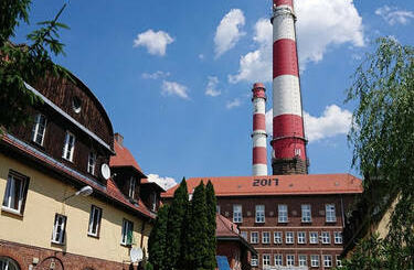 Historyczne budynki elektrociepłowni &ndash; niestety po powodzi zabudowano klimatyczne...