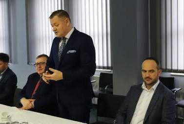 Zdjęcie do Spotkanie Zarządu Powiatu z dyrektorami Wydział&oacute;w starostwa...
