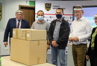Zdjęcie do Kolejny dzień walki z pandemią na froncie wsp&oacute;lnie z samorządowcami...