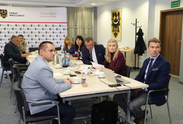 Zdjęcie do Konferencja konsultacyjna projektu Strategii Rozwoju Powiatu Wrocławskiego...