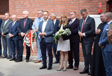 Zdjęcie do Uroczystość nadania im. św. Jana Pawła II Powiatowemu Centrum Usług...
