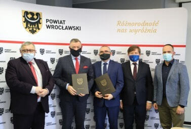 Zdjęcie do Uniwersytet Wrocławski dołączył do grona partner&oacute;w Powiatu...
