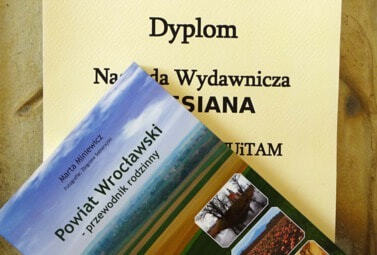 Zdjęcie do Nagroda za &bdquo;Powiat Wrocławski. Przewodnik rodzinny&rdquo;!