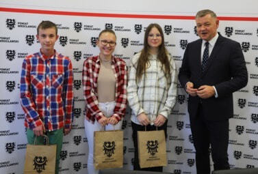 Zdjęcie do Młodzież spędziła cały dzień ze Starostą. To efekt wygranej w...
