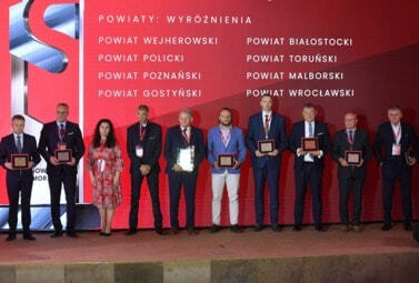Zdjęcie do Wyr&oacute;żnienie dla Powiatu Wrocławskiego za realizację projektu...