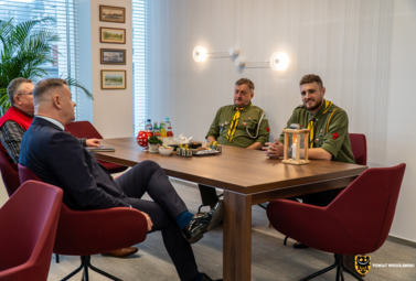 Zdjęcie do Betlejemskie Światło Pokoju w Starostwie Powiatowym we Wrocławiu