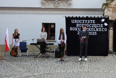Zdjęcie do Uroczyste rozpoczęcie roku szkolnego 2024/2025