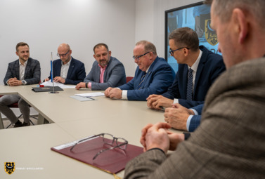 Zdjęcie do Budowa i rozbudowa drogi powiatowej na odc. od DK35 w m. Małusz&oacute;w...