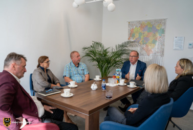 Zdjęcie do Spotkanie w sprawie rehabilitacja senior&oacute;w i psychiatrii dziecięcej