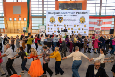 Zdjęcie do I Forum Senior&oacute;w Powiatu Wrocławskiego pn. &bdquo;Kolegium Srebrnych...