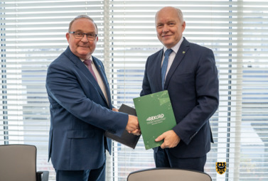 Zdjęcie do Powiat Wrocławski wkracza w cyfrową erę! Rewolucja w obsłudze mieszkańc&oacute;w!