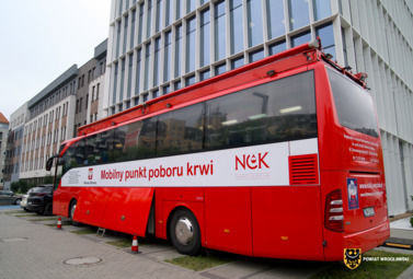 Zdjęcie do 18 litr&oacute;w krwi zebranych podczas IX akcji przy Starostwie Powiatowym...
