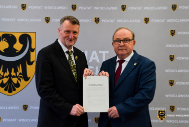 Zdjęcie do 6 Apel o powołanie Metropolii Wrocławskiej przekazany do Ministerstwa...
