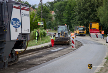Zdjęcie do Rozpoczęła się modernizacja dr&oacute;g powiatowych o wartości ponad...