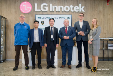 Zdjęcie do Wizyta przedstawicieli Powiatu Wrocławskiego w LG INNOTEK