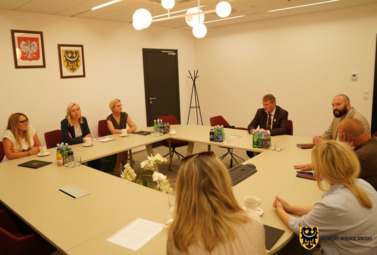 Zdjęcie do Powiat Wrocławski gotowy na nowy rok szkolny. Spotkanie z dyrektorami...