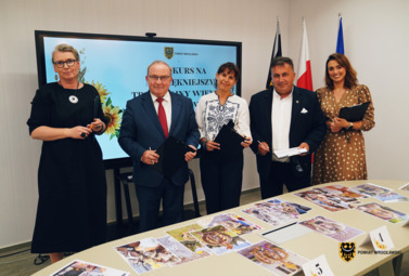 Zdjęcie do Wyniki konkursu na &bdquo;Najpiękniejszy, Tradycyjny Wieniec Dożynkowy...