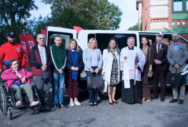 Zdjęcie do Poświęcenie nowego samochodu dla WTZ w Małkowicach