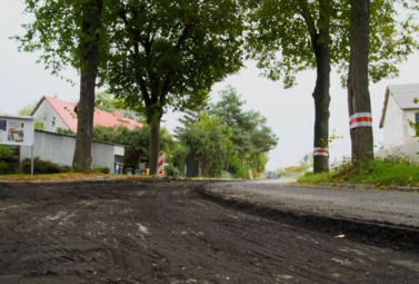 Zdjęcie do Ruszyły prace w Łukaszowicach. Ruszyło frezowanie nawierzchni na drodze...