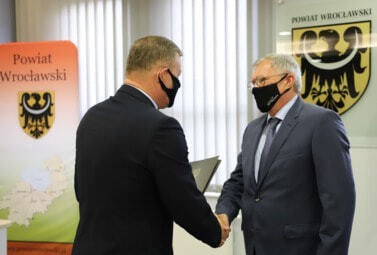 Zdjęcie do Umowa na modernizację i rozbudowę siedziby starostwa podpisana!