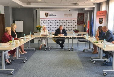 Zdjęcie do Spotkanie z dyrektorami szk&oacute;ł i plac&oacute;wek oświatowych...