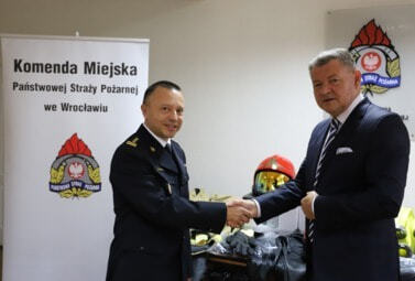 Zdjęcie do Przekazanie sprzętu KM Państwowej Straży Pożarnej we Wrocławiu