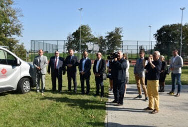 Zdjęcie do Uroczystość poświęcenia samochodu w Warsztacie Terapii Zajęciowej...